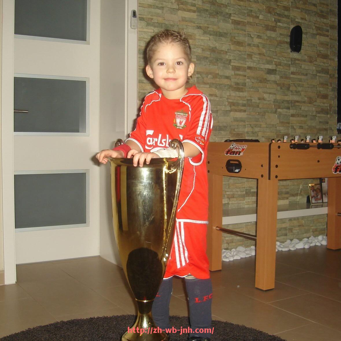 金年会体育-英超各队球衣上赞助商品牌介绍及合作故事